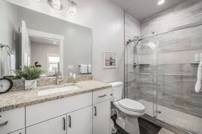 King Suite Bathroom