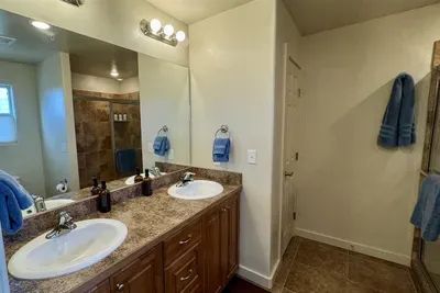 Ensuite Bathroom 1