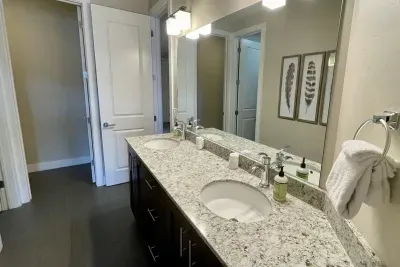 Shared Guest Bathroom
