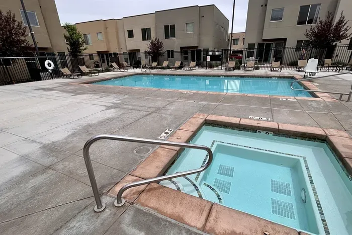Entrada Pool & Hot Tub