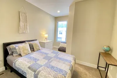 Guest Queen Bedroom with Additional Twin Futon