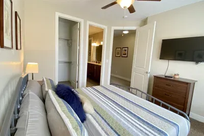 Guest King Bedroom 1 w/Access to Shared Bathroom