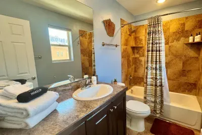 Attached Ensuite Bathroom