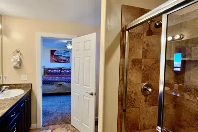 Attached Ensuite Bathroom