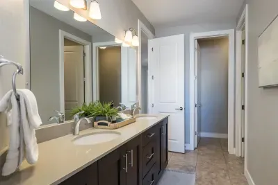 Guest Bathroom Upstairs