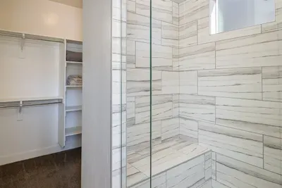 King Ensuite Bathroom
