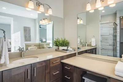 King Ensuite Bathroom