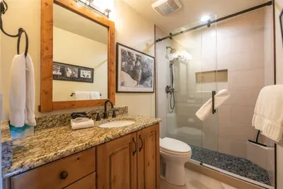 Guest Suite - Bathroom