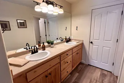 King Ensuite Bathroom