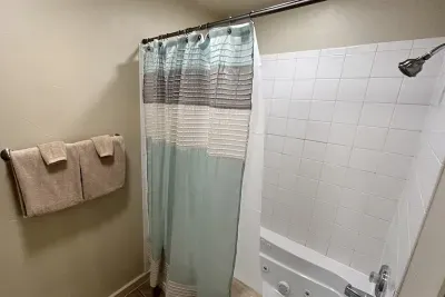 King Ensuite Bathroom