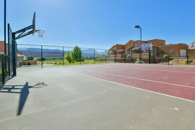 Rim Vista Basketball & Tennis Courts