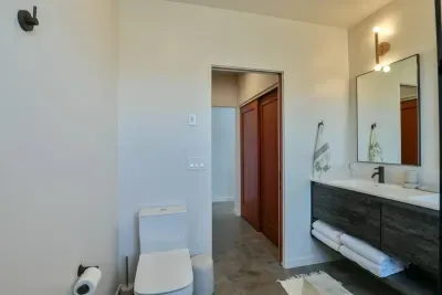 King Ensuite Bathroom
