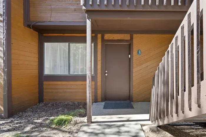Ground foor entrance, so no stairs!