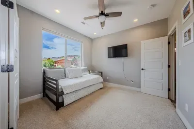 Flex Bedroom with Twin & Trundle Beds (Can be Split King Bed)