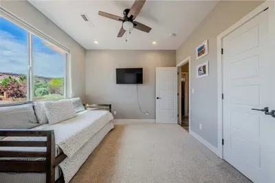 Flex Bedroom with Twin & Trundle Beds (Can be Split King Bed)