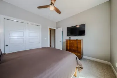 Guest Bedroom with Queen Bed