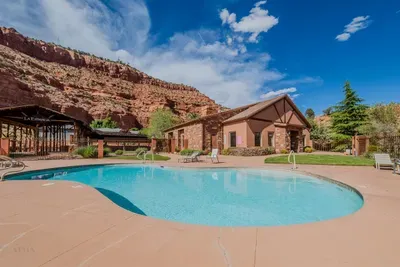 La Estancia Community Pool (open seasonally)