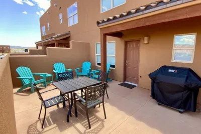 Enjoy your Evenings on the Back Patio w/ BBQ Grill