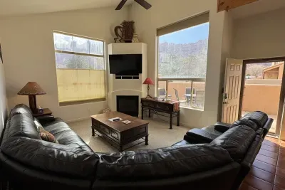 Living Room with Red Rock Views!