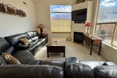 Living Room with Red Rock Views!