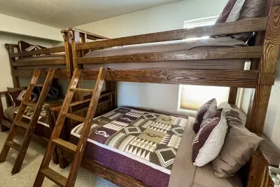 Bunk Room with 2 Sets of Captain's Bunks