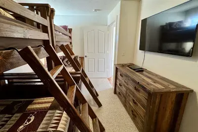 Bunk Room with 2 Sets of Captain's Bunks