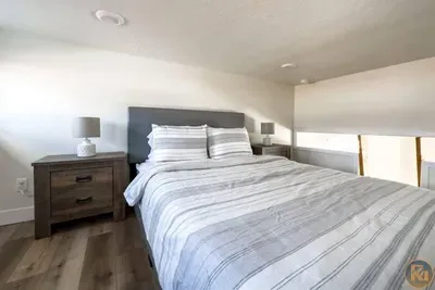 Loft Space with Queen Bed