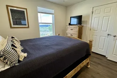 Queen Guest Room