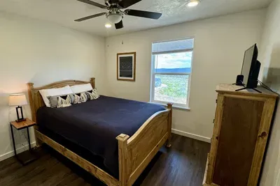 Queen Guest Room