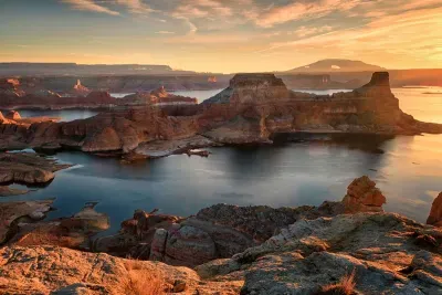 Lake Powell - 1 hour 15 minutes away