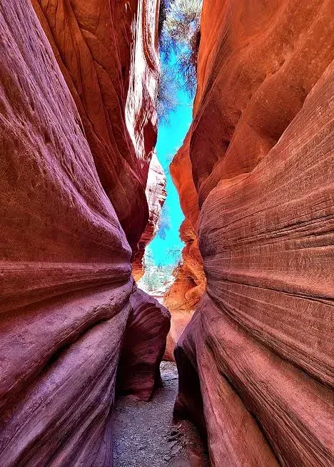 Peek-a-boo Slot Canyon (Red Canyon)