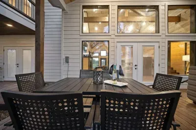 Dining area on the lower deck