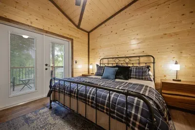 Bedroom 3 with King Bed
