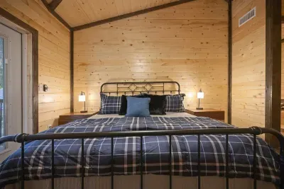 Bedroom 3 with King Bed