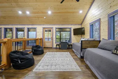 Game Room with 2 trundle beds