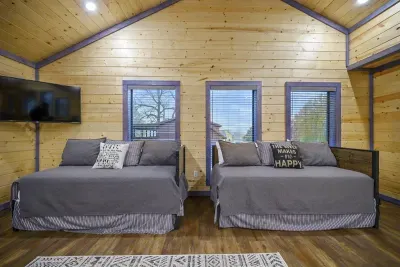 Game Room with 2 trundle beds & 2 additional air mattress