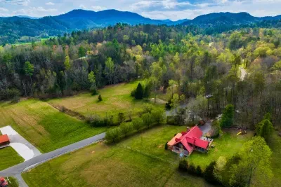 Secluded Cabin with Views