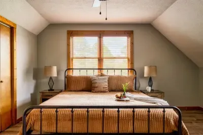 Beddrom 2 with King Bed