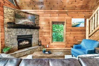 Enjoy the spacious living room with nature all around