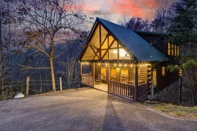 Beautiful Cozy Cabin Nestled in Woods