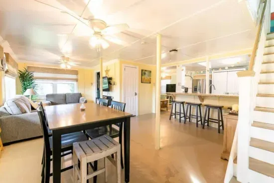 Dining table/living area