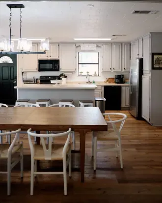 Dining Table / Kitchen