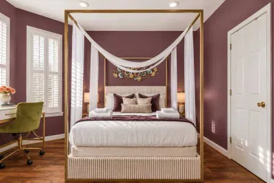 Queen Canopy Bed. Sofa can be unfolded to a double bed. Dedicated work desk. 55 inch Roku TV.  Filled with Sunlight during the day.  Face a busy street.  Double layer soundproofing windows.  White noise machine provided.  Ensuite Bathroom.