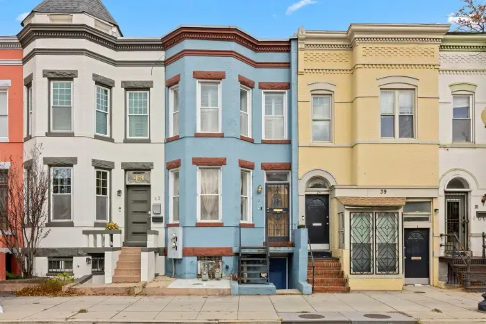 1 min walk to Florida Ave Playground