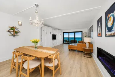 Enjoy your breakfast with the stunning ocean view