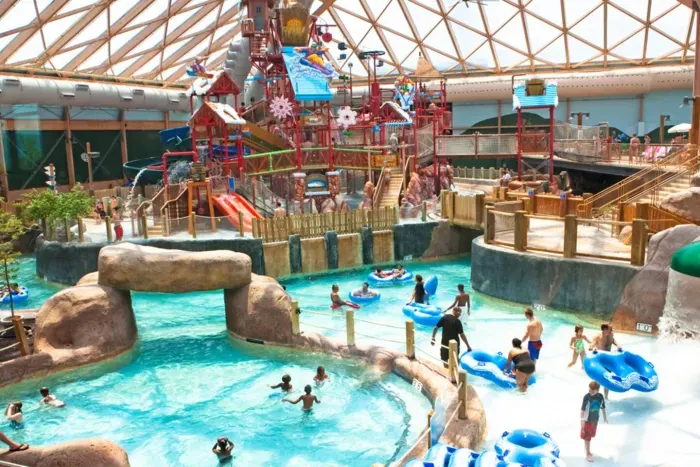 Four season indoor water park