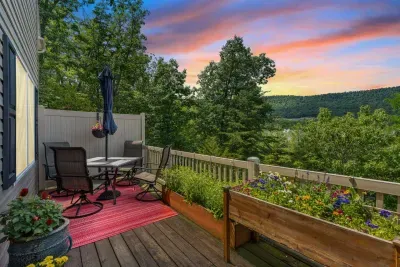 Stunning Mountain View on the Front Deck.