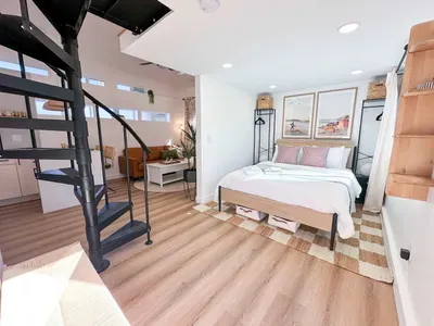 Spacious Studio with Bonus Loft Bed - image 5 of 14