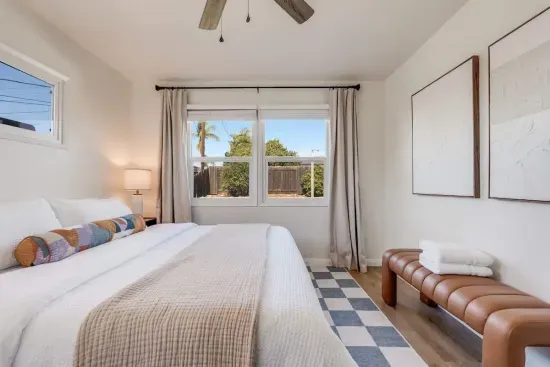 Sunny Retreat/Huge Yard/Central (60 day min)