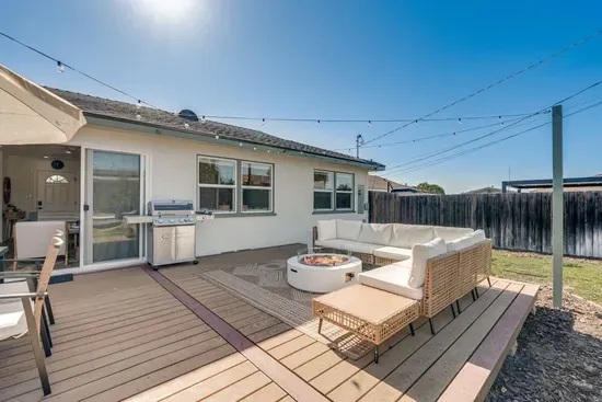 Sunny Retreat/Huge Yard/Central (60 day min)